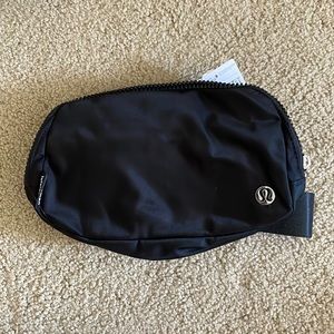 LULULEMON EVERYWHERE BELT BAG